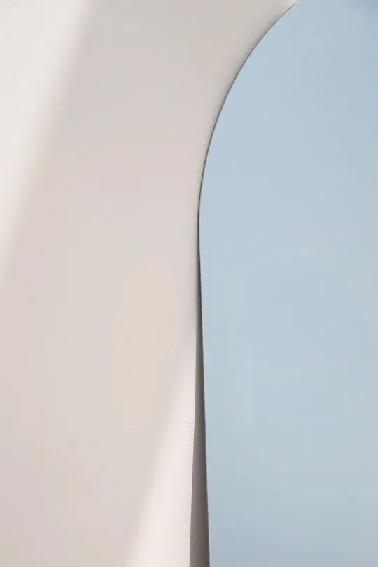 מראת גוף מרחפת אובלית לתליה ללא מסגרת רוחב 70 ס";מ גובה 180 ס";מ דגם LM-74