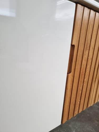 ארון אמבטיה תלוי לפי מידה רוחב עומק וצבע לפי בחירתך עם כיור משטח חרס שקוע דגם אנדרוס