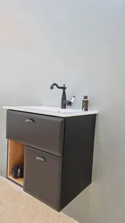 ארון אמבטיה תלוי לפי מידה רוחב עומק וצבע לפי בחירתך עם כיור משטח חרס שקוע דגם רום W