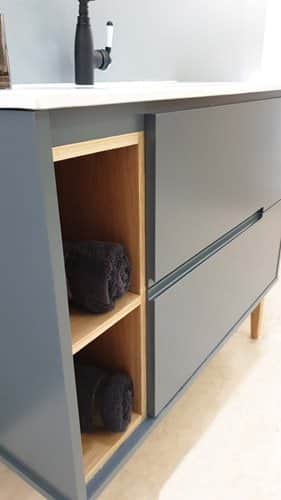 ארון אמבטיה עומד רוחב 100 ס"מ בעומק 46 ס"מ צבע לבן מט עם כיור משטח חרס שקוע דגם תמנון 100