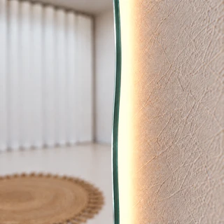 מראת גוף מרחפת אמורפית עם תאורה LED אחורית לתליה ללא מסגרת 70/180 ס"מ זכוכית אולטרה-לבנה דגם LM-54LD